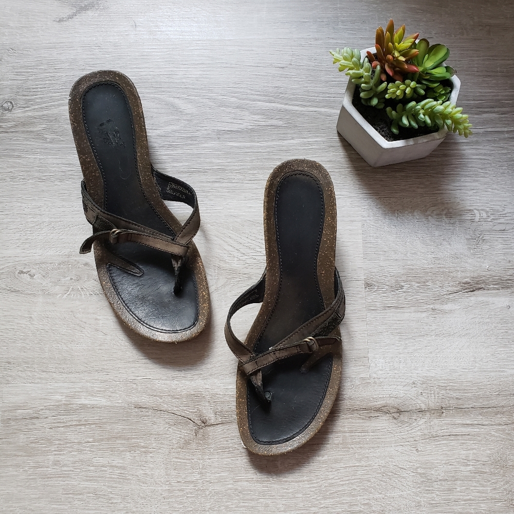 TEVA leather mini wedge flip flop thong sandals